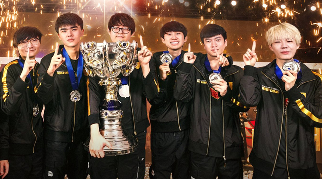 体育犯规大战 吴庆龙冲撞裁判被驱逐